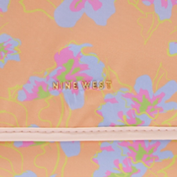 Nine West travel organizer and floral design - Picture 5 of 7